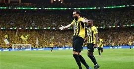 الاتحاد السعودي يتوج بلقب كأس الملك بثلاثية في مرمى القادسية