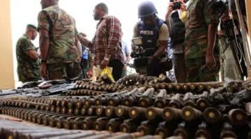 اعتقال أكثر من 30 عسكريا وشرطيا في نيجيريا بتهمة تهريب أسلحة لجماعات إرهابية