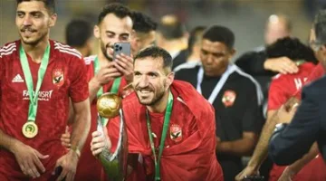 بعد مغادرته.. استكشف إنجازات علي معلول مع النادي الأهلي