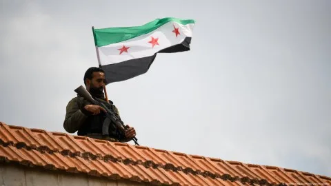 وزير الإعلام السوري يعلن عن وجود محادثات “غير مباشرة” مع إسرائيل تركز على الالتزام باتفاقية فصل القوات. وزير الإعلام السوري يعلن عن وجود محادثات “غير مباشرة” مع إسرائيل تركز على الالتزام باتفاقية فصل القوات.