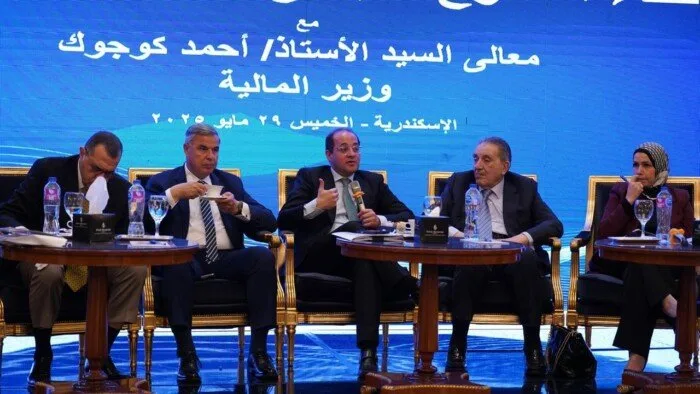 وزير المالية: نهدف إلى توسيع قاعدة الضرائب دون تحميل المستثمرين أعباء إضافية. وزير المالية: نهدف إلى توسيع قاعدة الضرائب دون تحميل المستثمرين أعباء إضافية.