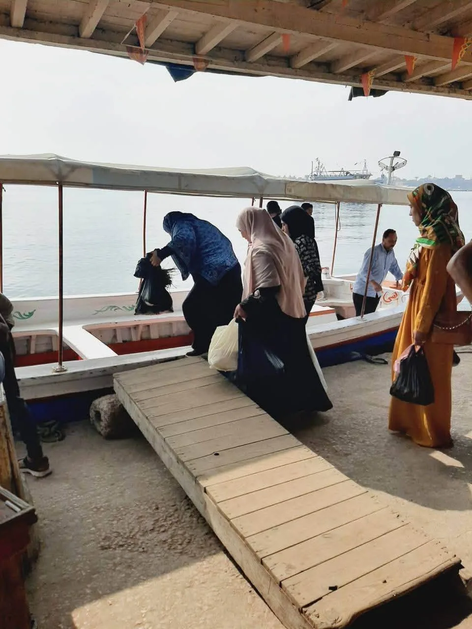 لتقييم جاهزيتها للتشغيل ومطابقتها للحمولة المحددة: فحص وسائل النقل المائية في رشيد. لتقييم جاهزيتها للتشغيل ومطابقتها للحمولة المحددة: فحص وسائل النقل المائية في رشيد.