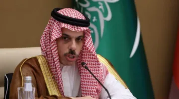 إسرائيل ترفض التعاون مع زيارة وزراء الخارجية العرب إلى الضفة الغربية المحتلة وتصف اجتماعهم مع عباس بأنه “استفزازي”
