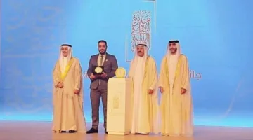 رئيس جامعة أسيوط يهنئ الدكتور الحسن قطب بمناسبة حصوله على جائزة الشارقة في المالية العامة.