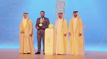 رئيس جامعة أسيوط يبارك للحسن قطب بمناسبة فوزه بجائزة الشارقة في مجال المالية العامة