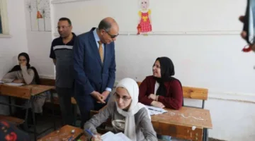 محافظ المنيا يزور لجان امتحانات الشهادة الإعدادية والدبلومات الفنية للاطمئنان على سير العملية الامتحانية