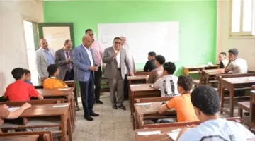 محافظ الدقهلية يقوم بزيارة لجان امتحانات الشهادة الإعدادية للتأكد من انتظام سير الامتحانات