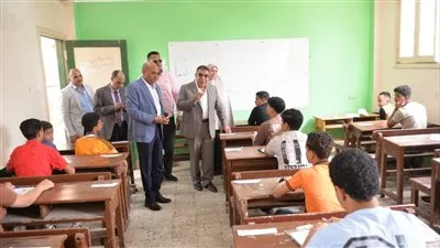 محافظ الدقهلية يقوم بزيارة لجان امتحانات الشهادة الإعدادية للتأكد من انتظام سير الامتحانات