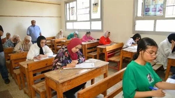 طلاب المرحلة الإعدادية في القاهرة الكبرى يكملون اختبار اللغة العربية طلاب المرحلة الإعدادية في القاهرة الكبرى يكملون اختبار اللغة العربية