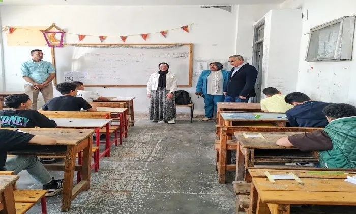 محافظ الإسكندرية يتابع امتحانات الشهادة الإعدادية ويأمر بتوفير بيئة آمنة للطلاب. محافظ الإسكندرية يتابع امتحانات الشهادة الإعدادية ويأمر بتوفير بيئة آمنة للطلاب.