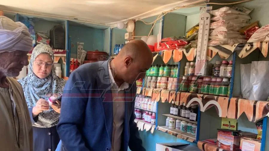 إلقاء القبض على شاي ومواد غذائية منتهية الصلاحية في كفر الشيخ إلقاء القبض على شاي ومواد غذائية منتهية الصلاحية في كفر الشيخ