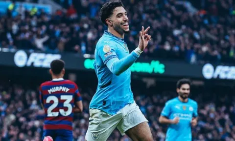 عمر مرموش، اللاعب المصري، يفوز بجائزة “غينيس” لأفضل هدف في الدوري الإنجليزي الممتاز عمر مرموش، اللاعب المصري، يفوز بجائزة “غينيس” لأفضل هدف في الدوري الإنجليزي الممتاز