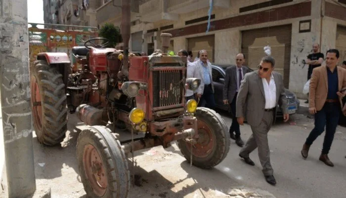 محافظ الدقهلية يوجه بحجز جرار مع مقطورة لنقل مخلفات هدم وبناء على الطريق العام محافظ الدقهلية يوجه بحجز جرار مع مقطورة لنقل مخلفات هدم وبناء على الطريق العام