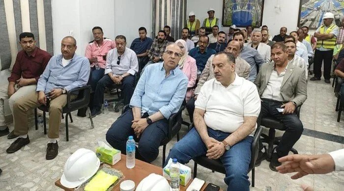 محافظ أسيوط يلتقي وزير المياه والري ويتفقدان مشروع قناطر ديروط الجديدة.