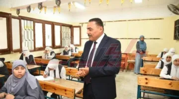 محافظ مطروح يزور بدء ماراثون امتحانات الشهادة الإعدادية في المحافظة