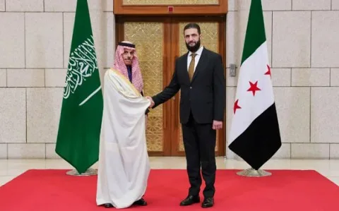 وزير الخارجية السعودي يزور دمشق مع وفد اقتصادي لمناقشة تعزيز التعاون الاقتصادي مع سوريا.. مؤتمر صحفي مشترك مقرر أيضًا وزير الخارجية السعودي يزور دمشق مع وفد اقتصادي لمناقشة تعزيز التعاون الاقتصادي مع سوريا.. مؤتمر صحفي مشترك مقرر أيضًا