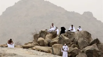 تحذير سعودي عاجل للحجاج في يوم عرفة: تجنبوا مغادرة المخيمات خلال الذروة