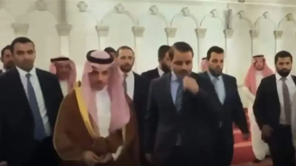 زيارة وزير الخارجية السعودي إلى المسجد الأموي مع نظيره السوري (فيديو) زيارة وزير الخارجية السعودي إلى المسجد الأموي مع نظيره السوري (فيديو)