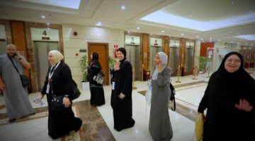 رئيس وفد الحج يشدد على وجود أعضاء البعثة في فنادق الإقامة على مدار اليوم لمتابعة وضع حجاج القرعة.