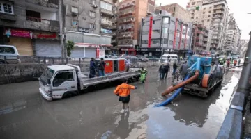 توظيف 99 جهازًا متنوعًا.. جهود مياه الإسكندرية مستمرة في إزالة تجمعات مياه الأمطار
