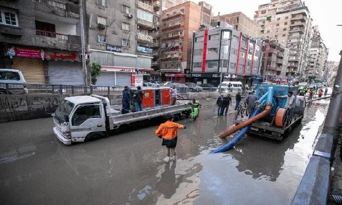 توظيف 99 جهازًا متنوعًا.. جهود مياه الإسكندرية مستمرة في إزالة تجمعات مياه الأمطار
