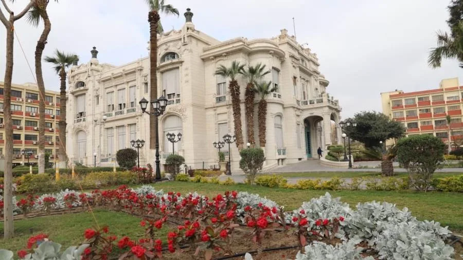 جامعة عين شمس تشرح تفاصيل حادث سقوط طالبة من “كلية البنات” من الدرج جامعة عين شمس تشرح تفاصيل حادث سقوط طالبة من “كلية البنات” من الدرج
