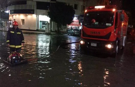 الداخلية تتعامل مع تأثيرات الطقس السيء في محافظة الإسكندرية.. فيديو الداخلية تتعامل مع تأثيرات الطقس السيء في محافظة الإسكندرية.. فيديو