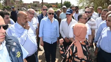 وزير الري يستمر في جولة بأسيوط ويعاين أوضاع الترع والقناطر في المحافظة