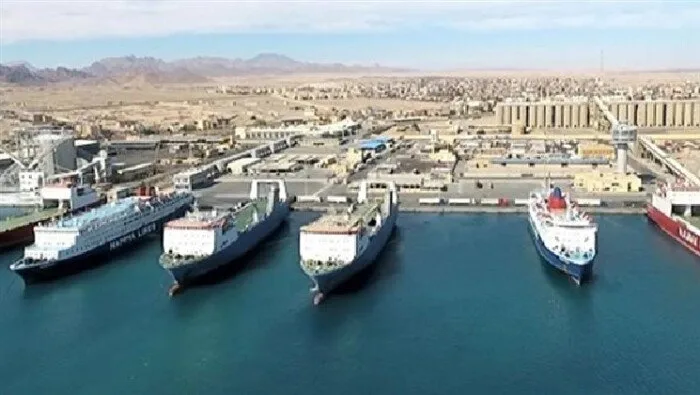 ت处理 100,000 طن من البضائع العامة والمتنوعة و 1063 شاحنة في موانئ البحر الأحمر ت处理 100,000 طن من البضائع العامة والمتنوعة و 1063 شاحنة في موانئ البحر الأحمر