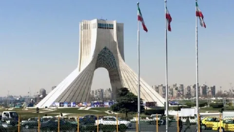 صحيفة إيرانية تطالب باستجواب المقيمين الفرنسيين حول إسرائيل صحيفة إيرانية تطالب باستجواب المقيمين الفرنسيين حول إسرائيل