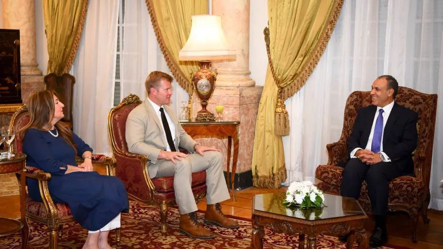 وزير الخارجية يلتقي بالسيناتور تيم شيهي، عضو لجنة الخدمات المسلحة بمجلس الشيوخ الأمريكي وزير الخارجية يلتقي بالسيناتور تيم شيهي، عضو لجنة الخدمات المسلحة بمجلس الشيوخ الأمريكي