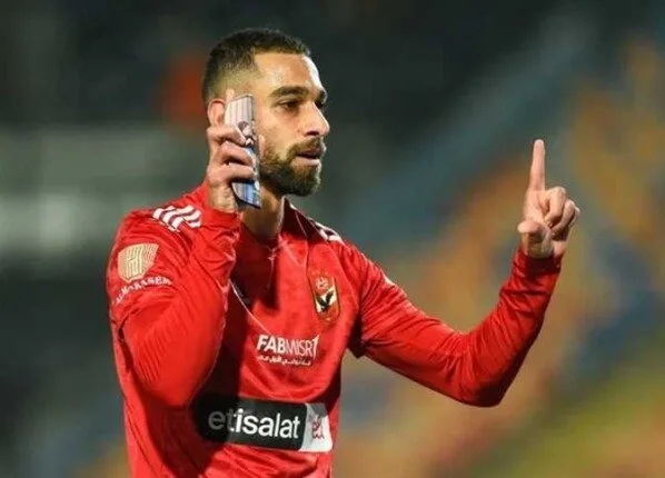 عمرو السولية يوجه رسالة مؤثرة لجماهير الأهلي: “لم أقصر في بذل جهدي”