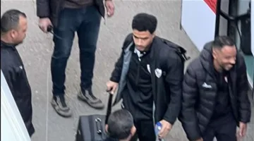 وصول حافلة الزمالك إلى استاد القاهرة تحضيرًا لملاقاة فاركو في الدوري