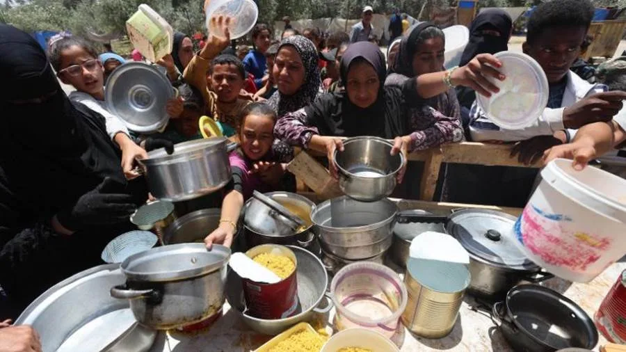 “برنامج الأغذية العالمي”: الهدنة هي الطريقة الوحيدة لضمان وصول المساعدات الغذائية إلى غزة. “برنامج الأغذية العالمي”: الهدنة هي الطريقة الوحيدة لضمان وصول المساعدات الغذائية إلى غزة.