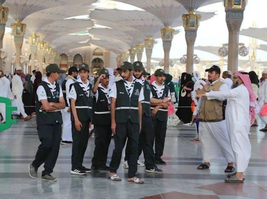 كشافة الرياضة يواصلون عملهم الميداني لدعم الحجاج في المدينة المنورة كشافة الرياضة يواصلون عملهم الميداني لدعم الحجاج في المدينة المنورة