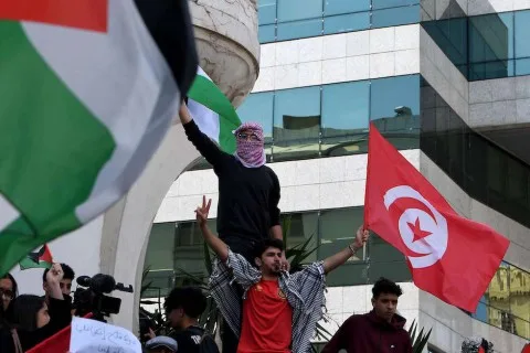 ناشط تونسي: آلاف يلتحقون بقافلة الدعم المغاربية إلى غزة لتخفيف الحصار ناشط تونسي: آلاف يلتحقون بقافلة الدعم المغاربية إلى غزة لتخفيف الحصار