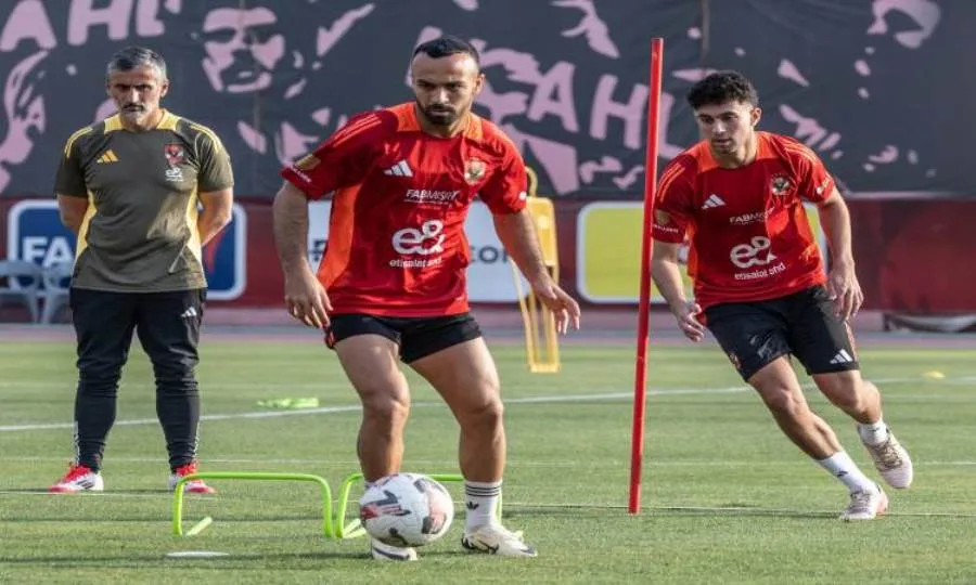 خوسيه ريبييرو يبدأ تدريباته الأولى مع الأهلي تحضيراً لكأس العالم للأندية خوسيه ريبييرو يبدأ تدريباته الأولى مع الأهلي تحضيراً لكأس العالم للأندية