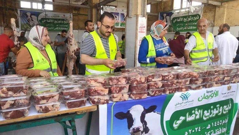 استعدادات لتوزيع 70 طنًا من لحوم الأضاحي على الأسر الأكثر احتياجًا في الغربية استعدادات لتوزيع 70 طنًا من لحوم الأضاحي على الأسر الأكثر احتياجًا في الغربية