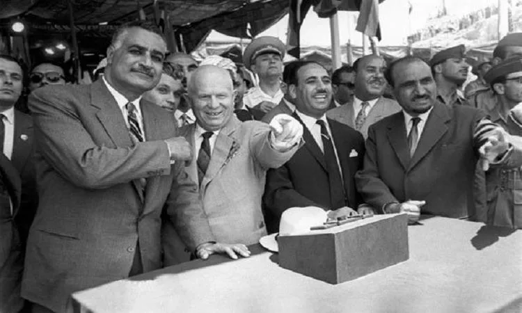 1964 الاحتفال بتحويل مجرى نهر النيل عند السد العالي
