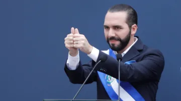 رئيس السلفادور يقترح تشريعاً بشأن العملاء الأجانب