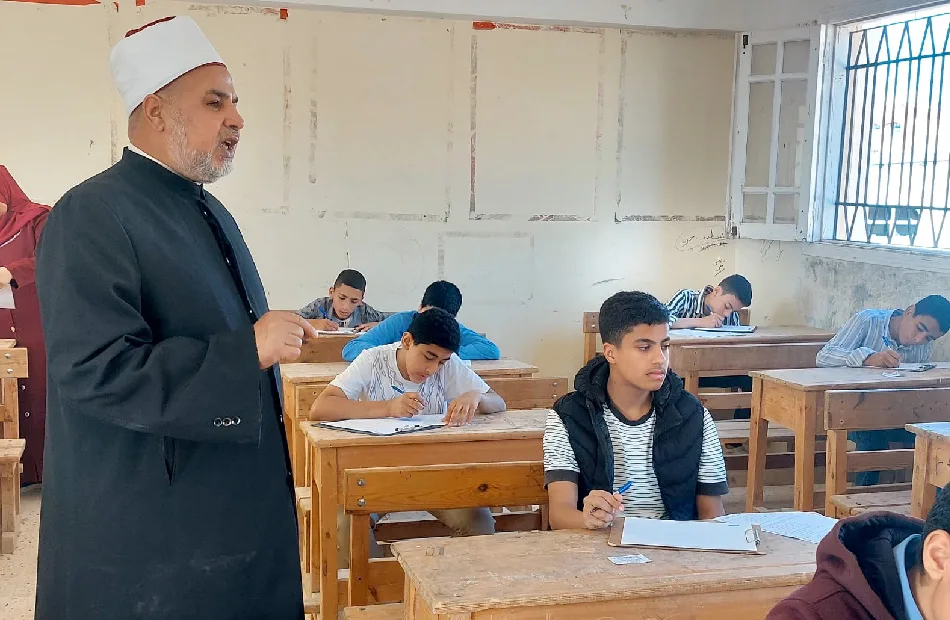 اجتماع منطقة الأقصر الأزهرية لمناقشة الاستعدادات الأخيرة لامتحانات الشهادتين الابتدائية والإعدادية اجتماع منطقة الأقصر الأزهرية لمناقشة الاستعدادات الأخيرة لامتحانات الشهادتين الابتدائية والإعدادية