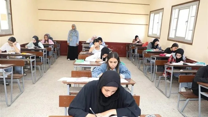 التحقيق مع معلمة وطالب إثر ضبط مخالفات في بداية امتحانات الإعدادية بقنا التحقيق مع معلمة وطالب إثر ضبط مخالفات في بداية امتحانات الإعدادية بقنا