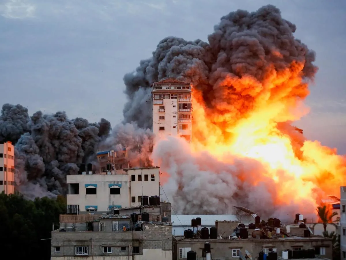 استشهاد أكثر من 90 فلسطينياً بسبب تصاعد القصف الإسرائيلي العنيف على قطاع غزة استشهاد أكثر من 90 فلسطينياً بسبب تصاعد القصف الإسرائيلي العنيف على قطاع غزة