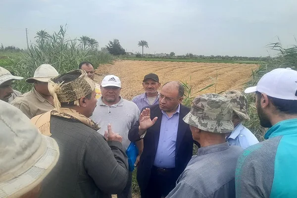 وكيل وزارة الزراعة بالبحيرة يطلب الإسراع في توصيل الأسمدة المدعمة إلى المزارعين في كفر الدوار