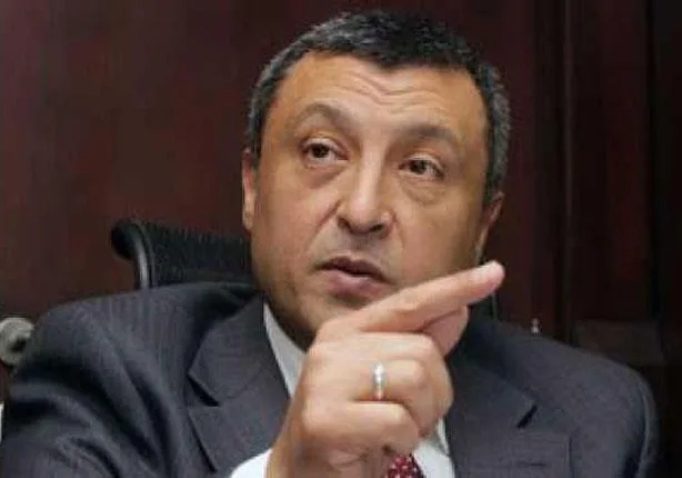 فيديو.. وزير البترول الأسبق: لا يمكن خلط البنزين بالمياه في أي محطة وقود