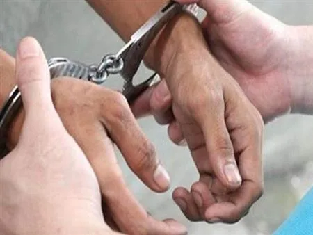 حبس المتهم بمساعدة والدته بقتل زوجها ودفنه في شقة منذ 8 أعوام بالإسكندرية