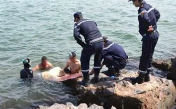 بعد مرور 12 ساعة.. استعادة جثة غريق البحر في الساحل الشمالي غرب الإسكندرية بعد مرور 12 ساعة.. استعادة جثة غريق البحر في الساحل الشمالي غرب الإسكندرية