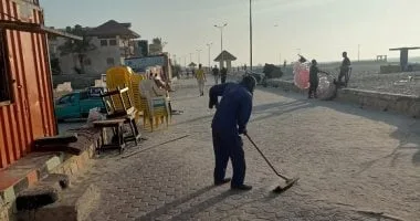 شن عمليات لتنظيف شاطئ العريش وإزالة الرمال المتجمعة على الكورنيش شن عمليات لتنظيف شاطئ العريش وإزالة الرمال المتجمعة على الكورنيش