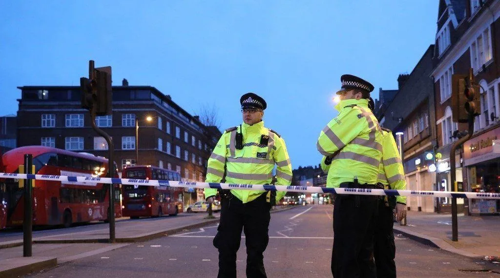 إصابة 27 فردًا نتيجة حادث دهس خلال احتفالات ليفربول بفوزهم بالدوري الإنجليزي إصابة 27 فردًا نتيجة حادث دهس خلال احتفالات ليفربول بفوزهم بالدوري الإنجليزي