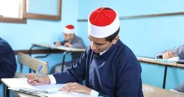 طلاب أولى وثانية أزهر يختتمون اليوم امتحاناتهم في الكيمياء والتاريخ